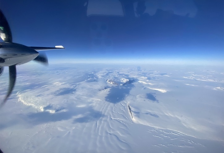 Zen Pilot Robert DeLaurentis captured this image from the cockpit of a modified Gulfstream Turbo Commander 900 during a roundtrip flight from Ushuaia, Argentina, to the South Pole, and back. Photo courtesy of Robert DeLaurentis.