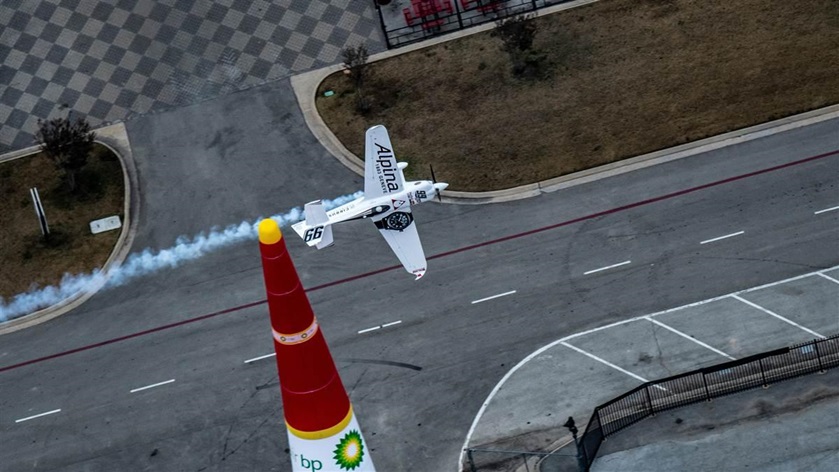 Michael Goulian will begin the 2019 season in a race airplane with few changes since he nearly claimed the title in Fort Worth, Texas, in November. Photo by Mihai Stetcu courtesy of Red Bull Content Pool.