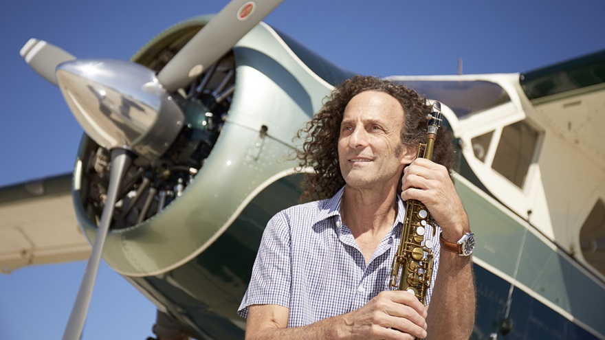 Pilot and Grammy-winning jazz saxophonist Kenny G, pictured here with his de Havilland Beaver on floats, was named a Living Legend on Jan. 18 at the Living Legends of Aviation Awards in Beverly Hills, California. Photo by Mike Fizer.