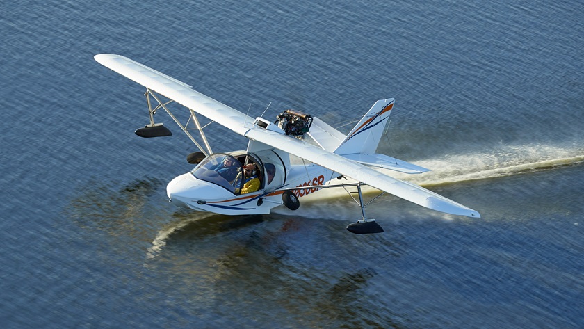 Chris Hinote, founder of the Flying Fish Flying Club, flies his Searey from Tavares to Lakeland. Photo by Mike Fizer.