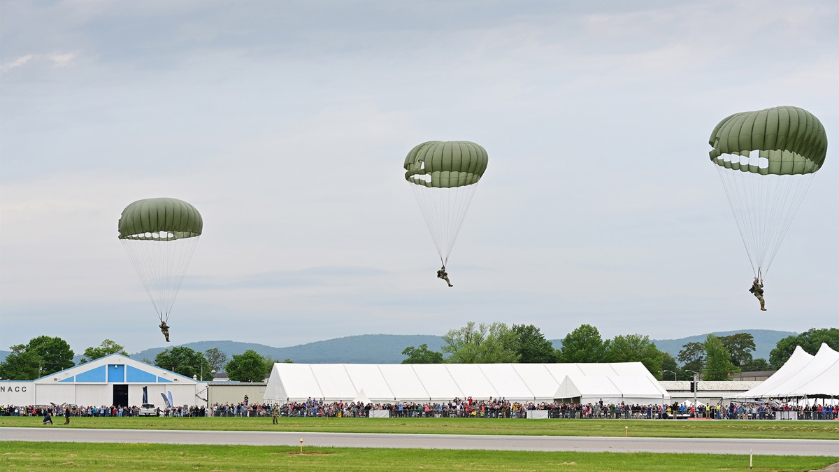 World War II aircraft at AOPA Fly-In