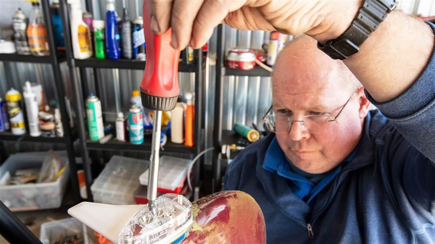 A&P/IA Carlo Cilliers installs a uAvionix skyBeacon wingtip UAT on a Cessna 170B. Photo by Mike Collins.