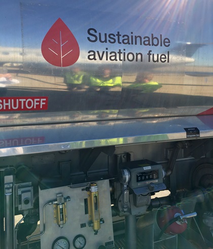 Filling up with sustainable aviation fuel at Salina Regional Airport in Kansas: 800 gallons, please.