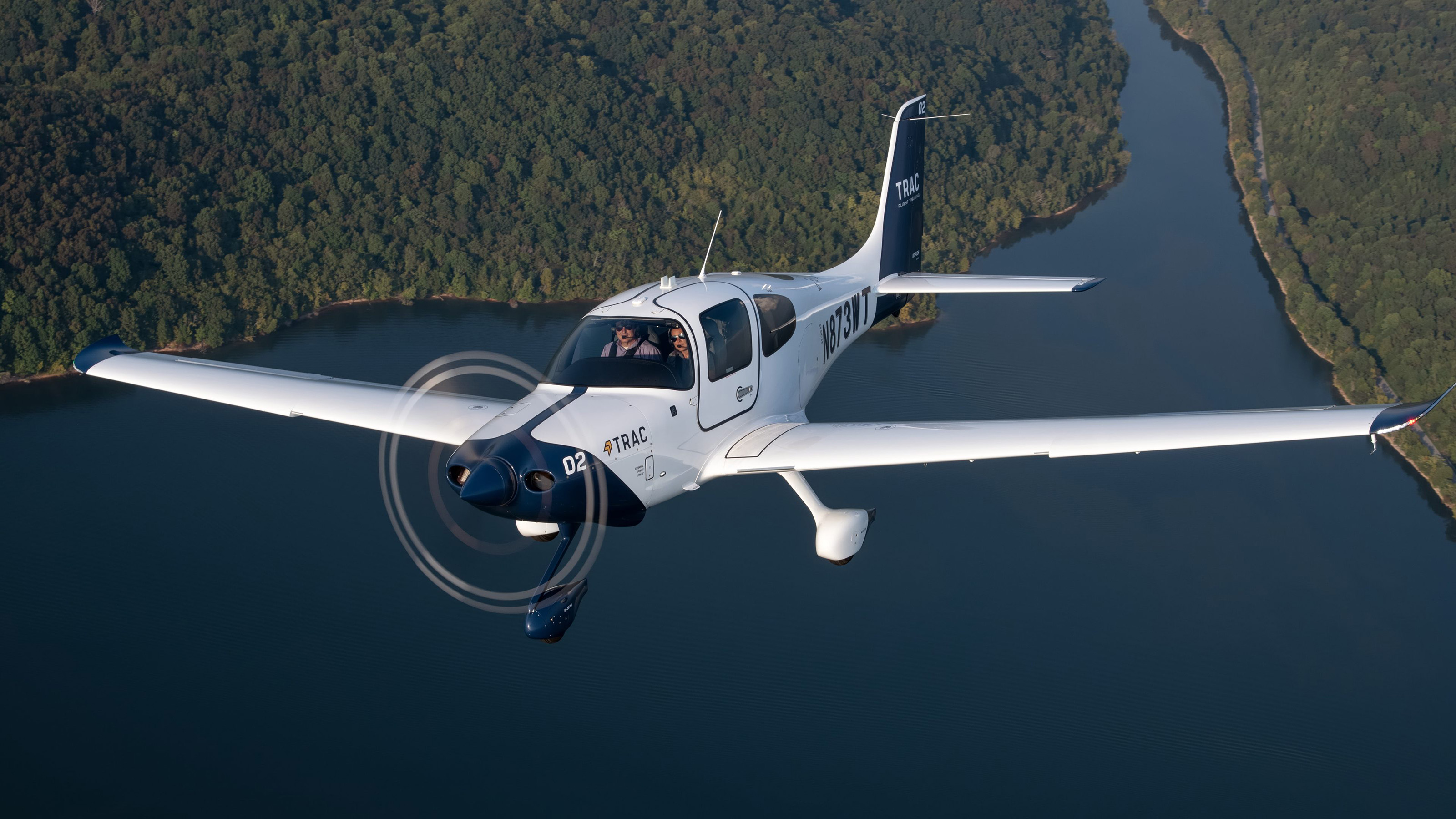 Learn to Fly with Cirrus Aircraft