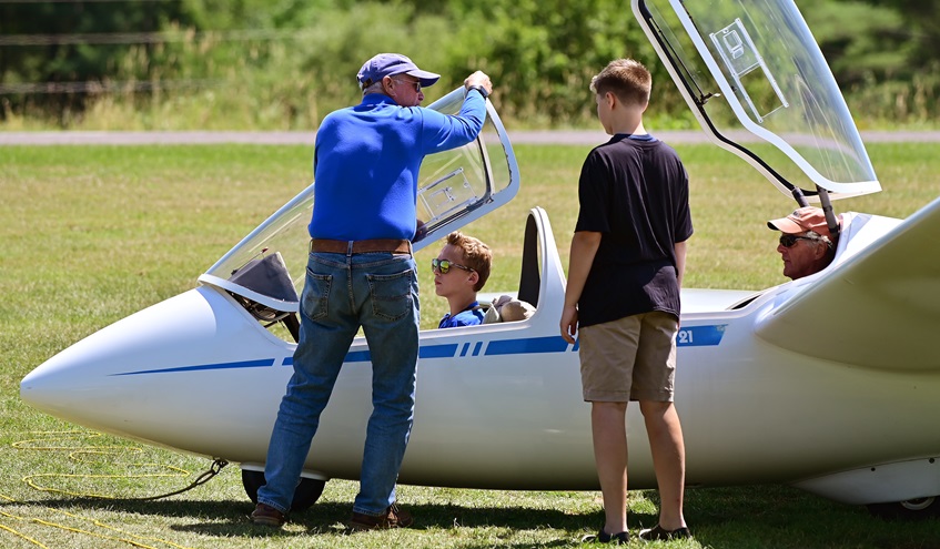 Glider instructor Steve Platt helps Rick Hanson prepare to fly students during a youth camp at Warren-Sugarbush Airport in Vermont. Photo by David Tulis.