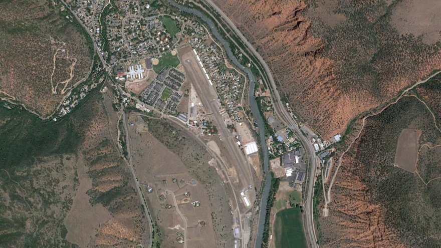 Glenwood Springs Municipal Airport. Image courtesy of Google Earth.