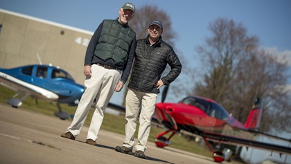 Cirrus owner and pilot Tal Hart (left) and AOPA 2020 Sweepstakes RV-10 manager Dave Hirschman (right). Photo by Chris Rose.