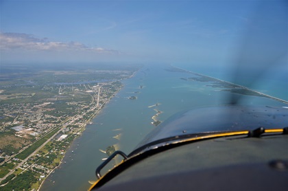 When the weather is perfect, VFR flying in Florida can be spectacular. Earlier in the same trip where the author had to sort through options for a low-level flight to escape impending weather, the flying could not have been better. Photo by Chris Eads.