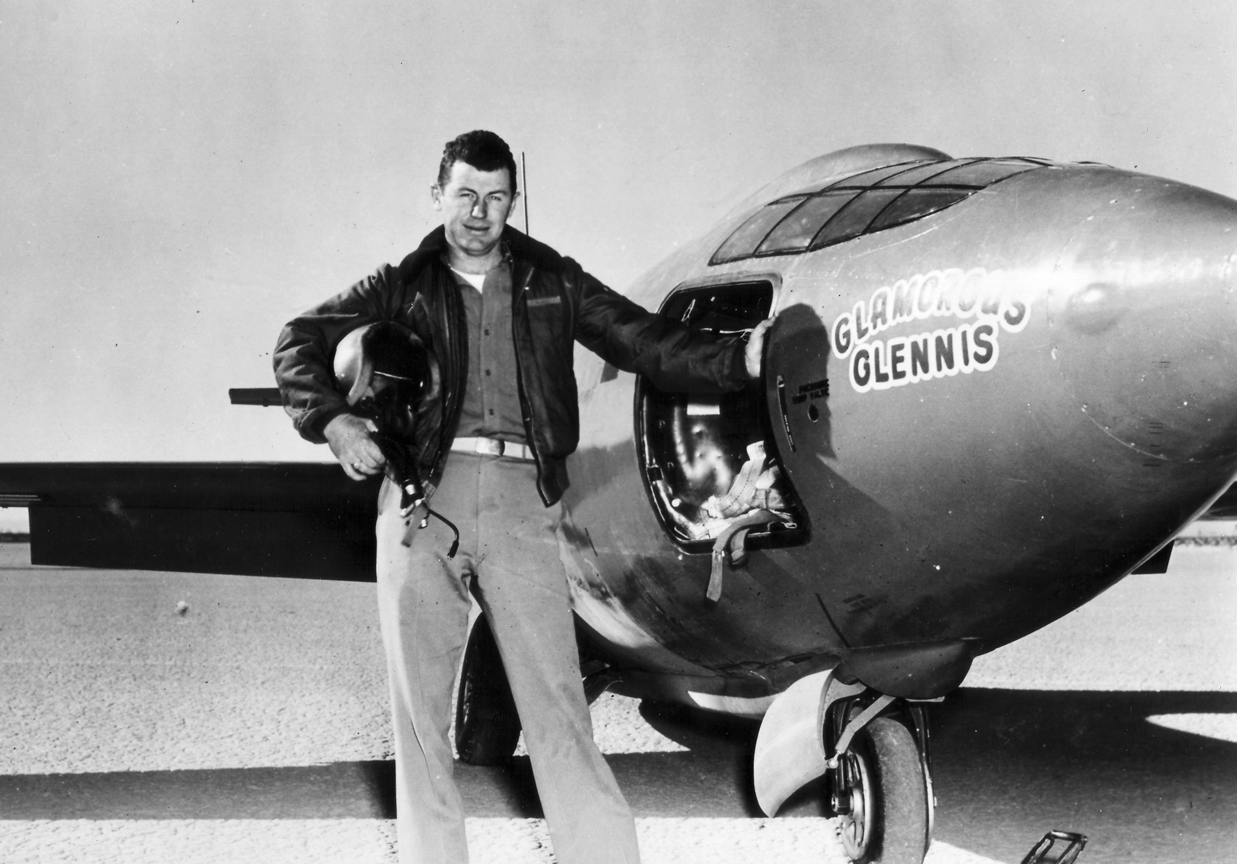 Record setting test pilot Charles E. 'Chuck' Yeager dies at