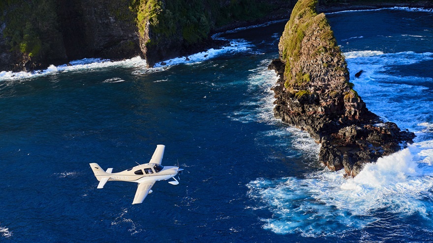 A bill prohibiting tour aircraft operations from flying on Sundays in Hawaii has been rejected by two state legislative committees. Photo by Mike Fizer.