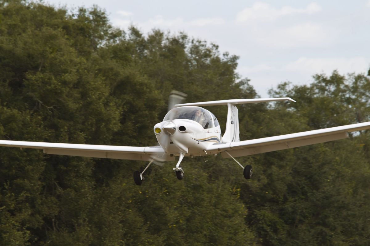 Diamond DA40 fuel hose deterioration prompts AD AOPA