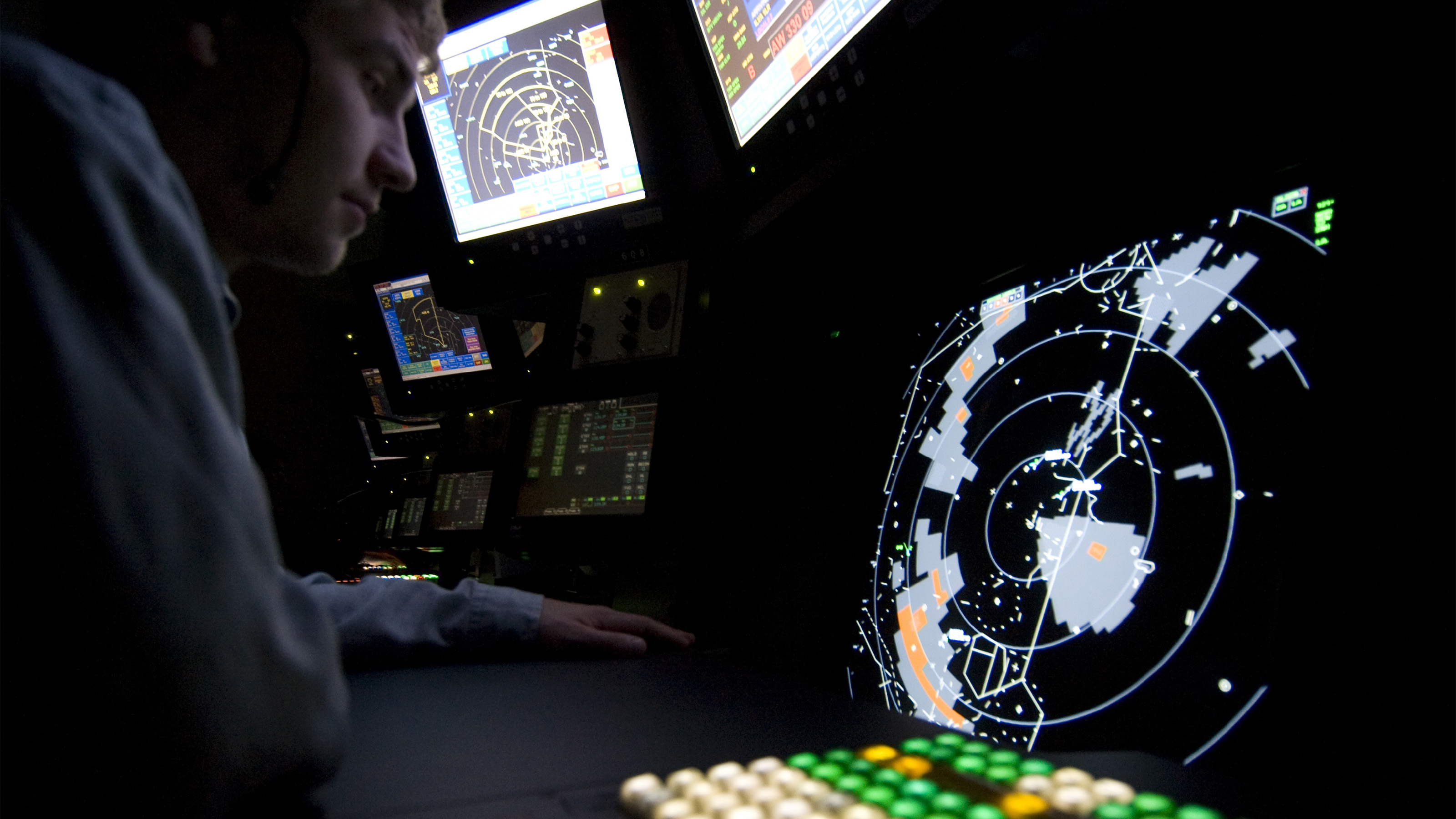 When an air traffic control facility enacts its contingency plans, pilots can expect changes to expected routings and possible delays. File photo by Chris Rose.