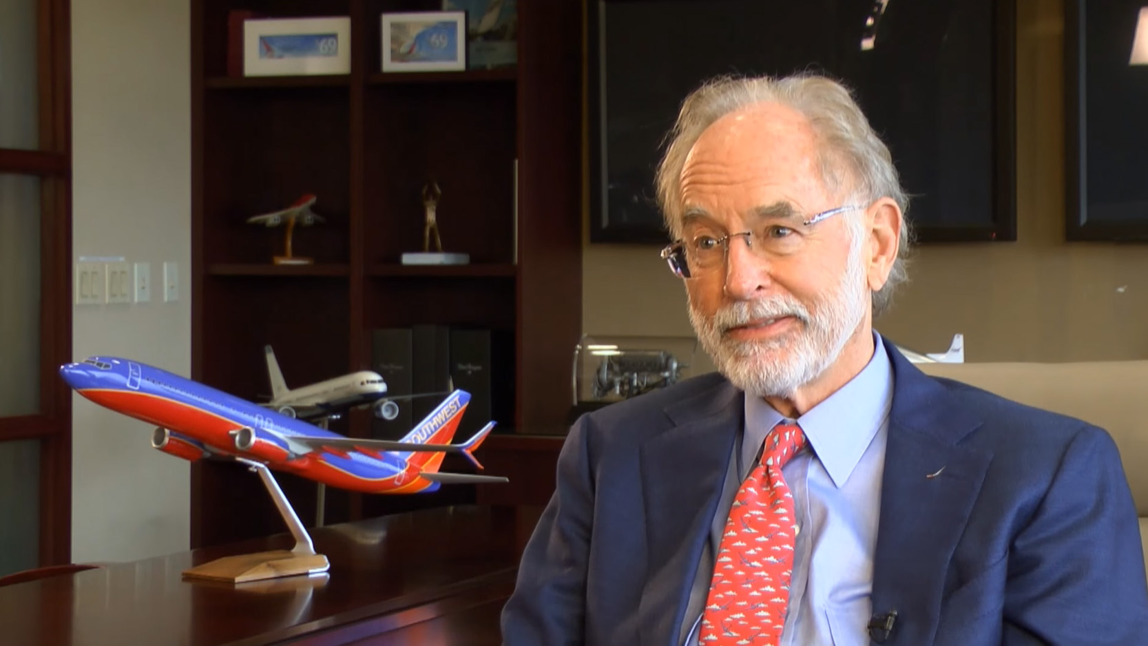 Joe Clark of Aviation Partners Inc., who died March 30, received the National Business Aviation Association's Meritorious Service to Aviation Award in 2015. Image courtesy of NBAA via YouTube. 