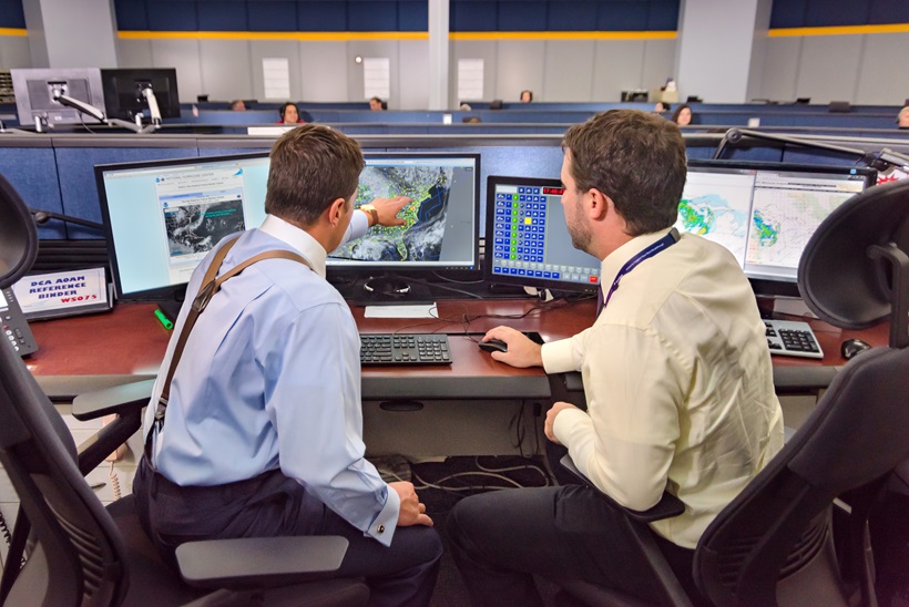 Leidos Flight Services briefers, under contract with the FAA, perform operations in Ashburn, Virginia. Photo courtesy of Jay Townsend, Leidos Flight Service.