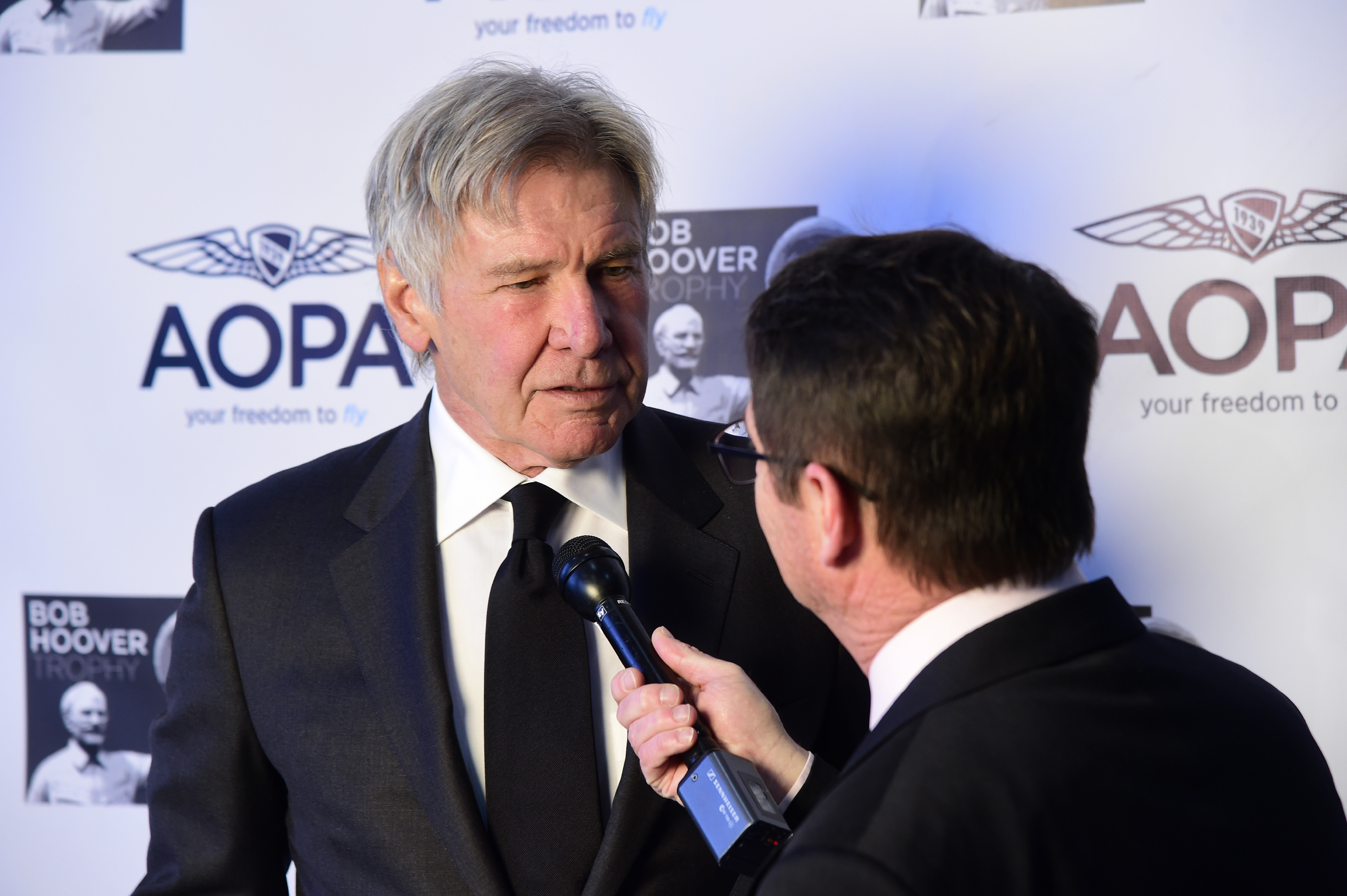 Harrison Ford debuts as spokesman for Airlink