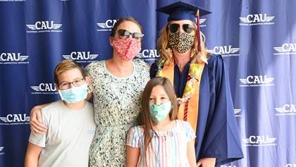 Graduate Angela Venable and family. Photo courtesy of Mia Rios.