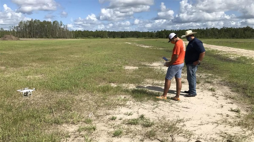  Embry-Riddle Aeronautical University student Andrés Larrota and professor John Robbins prepare to fly a DJI Phantom 4 Pro. (Photo by Marc Compere, courtesy of Embry-Riddle Aeronautical University.) 