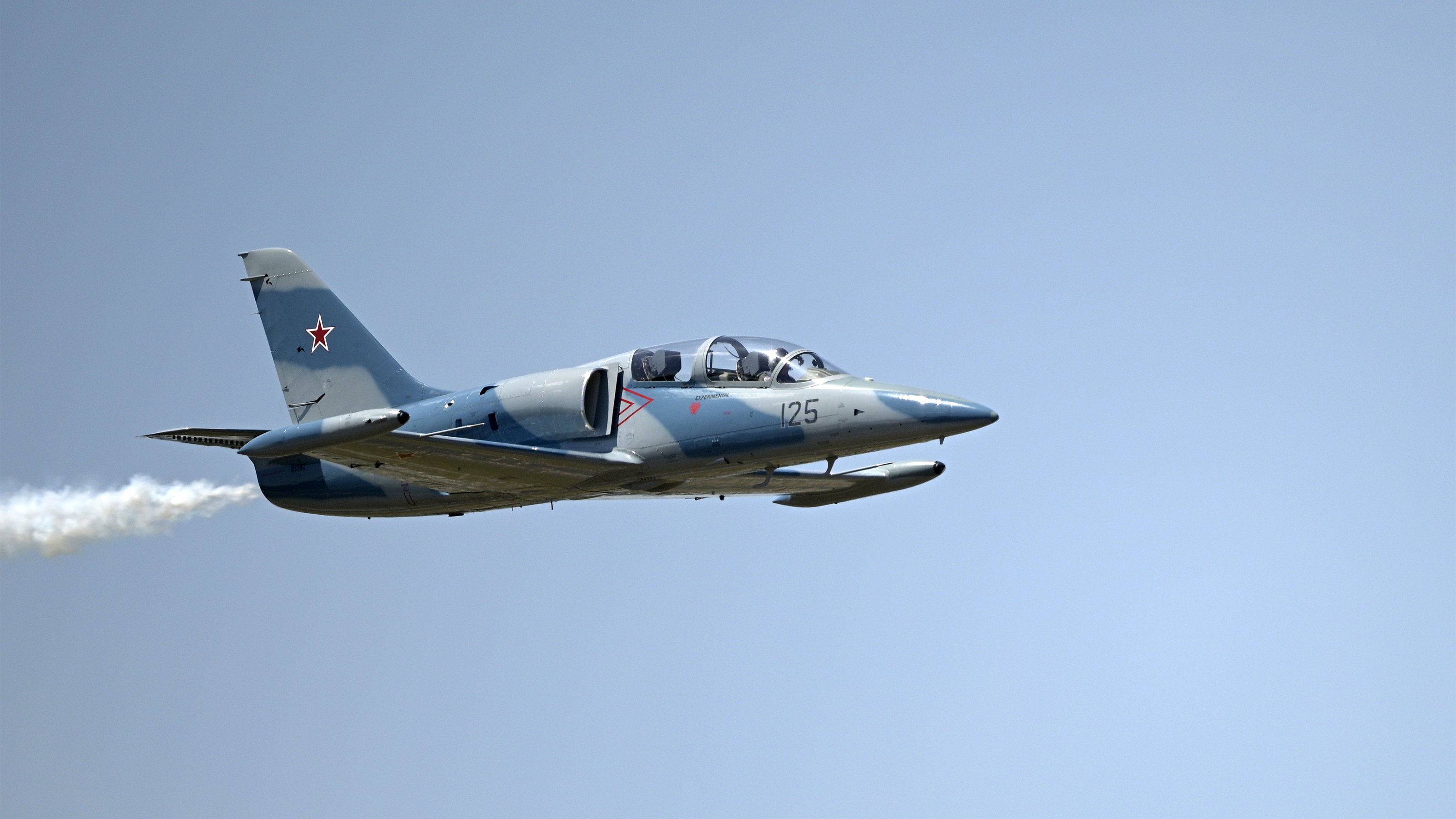 An Aero Vodochody L-39 Albatros performs in the airshow during the Sun 'n Fun Aerospace Expo. Photo by Phelan M. Ebenhack. 