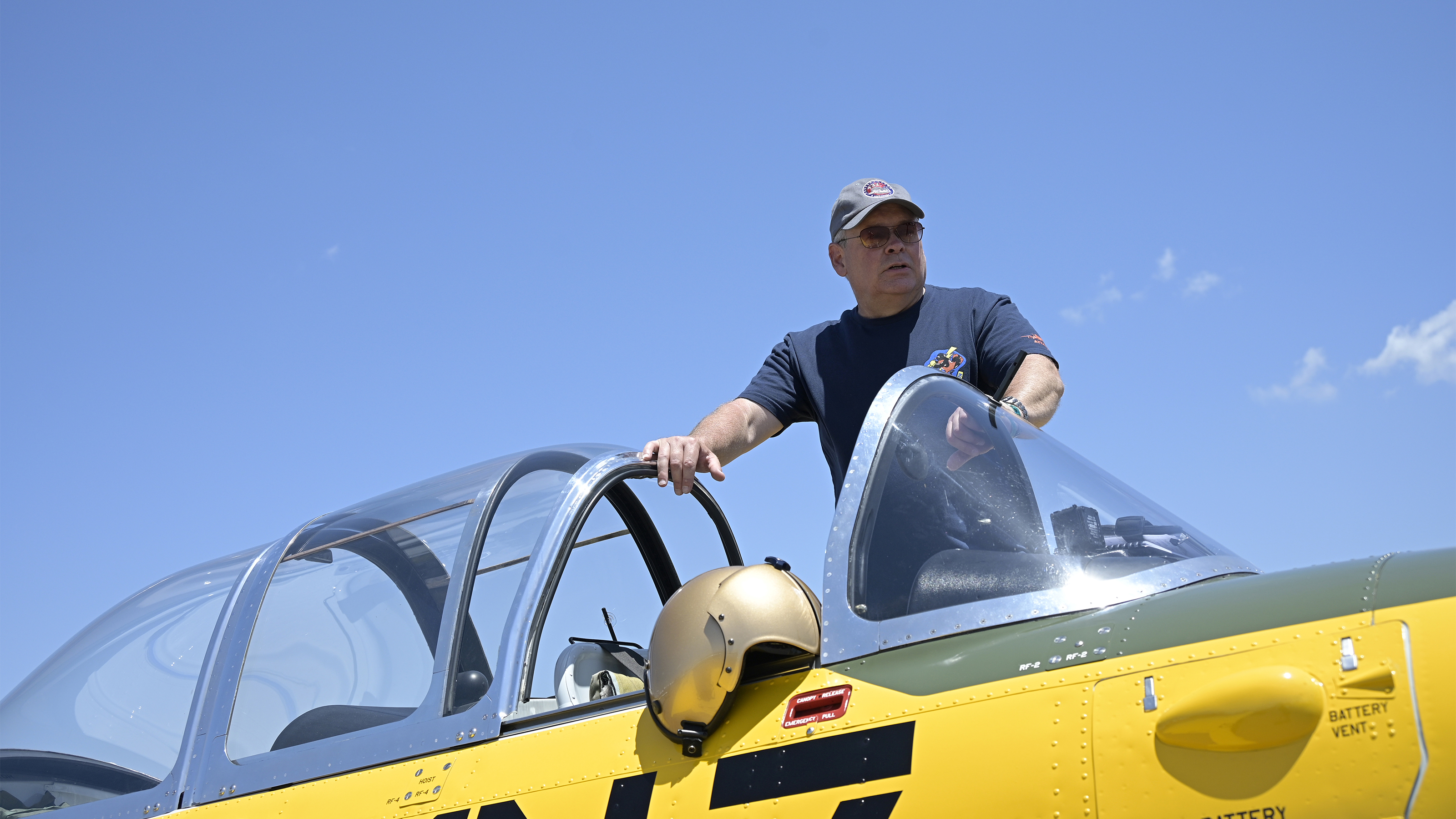 Beechcraft T-34 Mentor pilots prepare to taxi to the runway during the Sun 'n Fun Aerospace Expo. Photo by Phelan M. Ebenhack. 
