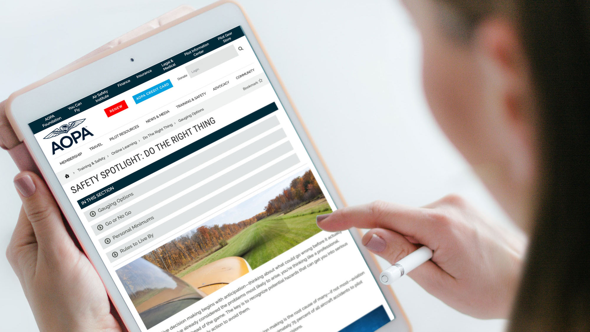 AOPA Air Safety Institute Safety Spotlights collect comprehensive information on specific subjects in one location. 