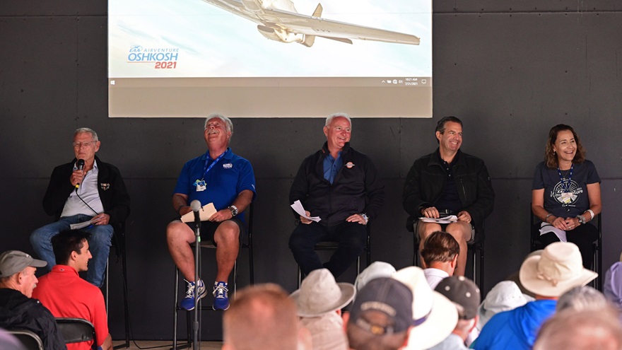 Sen. Jim Inhofe (R. Okla.) participates in a Congressional Forum with EAA Chairman and CEO Jack Pelton, AOPA President Mark Baker, EAA Legal Advisory Council Chair Alan Farkas, and Yodice Associates Managing Partner Kathy Yodice during EAA AirVenture. Photo by David Tulis.