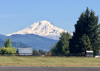 A hangar at Ken Jernstedt Airfield in Hood River, Oregon, includes a mountain view. Photo courtesy of Jolie Lucas.