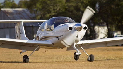 Diamond's eDA40 will be based off the manufacturer's popular DA40, seen here touching down at the Bob White Airport in Florida. Photo by Mike Fizer. 