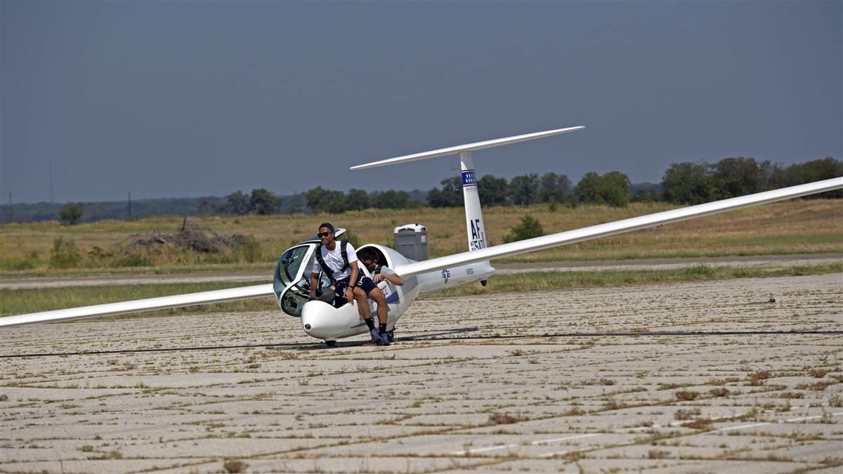 FAA expands gliders' use of transponder code 1202