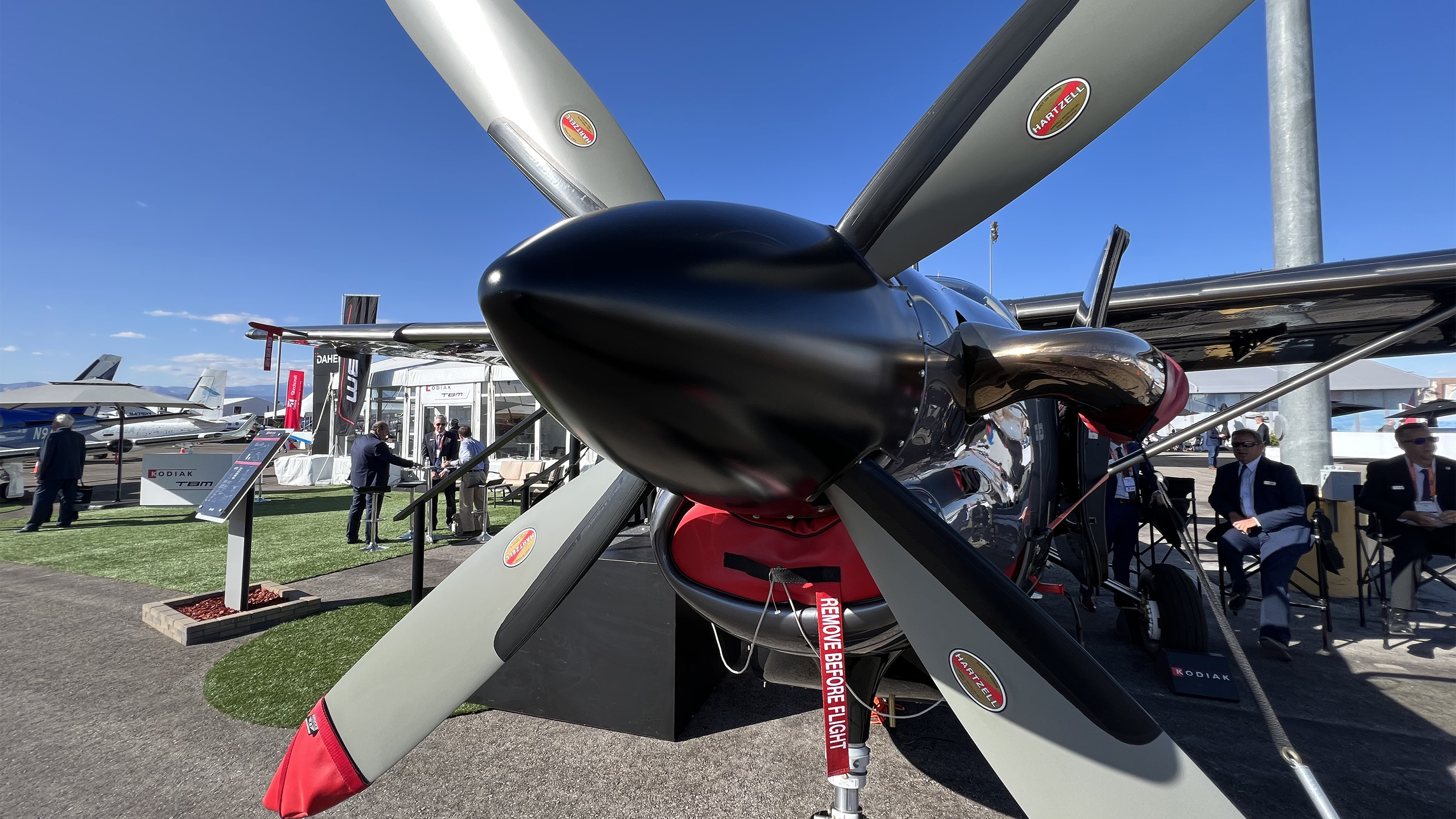 The four-blade Hartzell propeller attached to a 750-horsepower Pratt & Whitney PT6A-34 turbine engine gives the Kodiak 100 an aggressive presence on the ramp. Photo by Paul Harrop. 