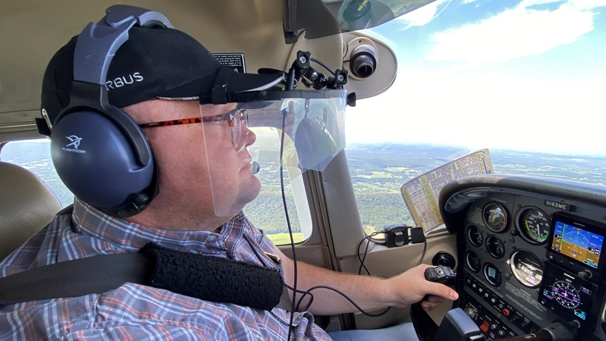 The Icarus instrument training device is a face shield controlled by an app or an attached power module  that can instantly change to opaque to simulate instrument meteorological conditions, as demonstrated near Frederick, Maryland, September 13, 2021. Photo by David Tulis.