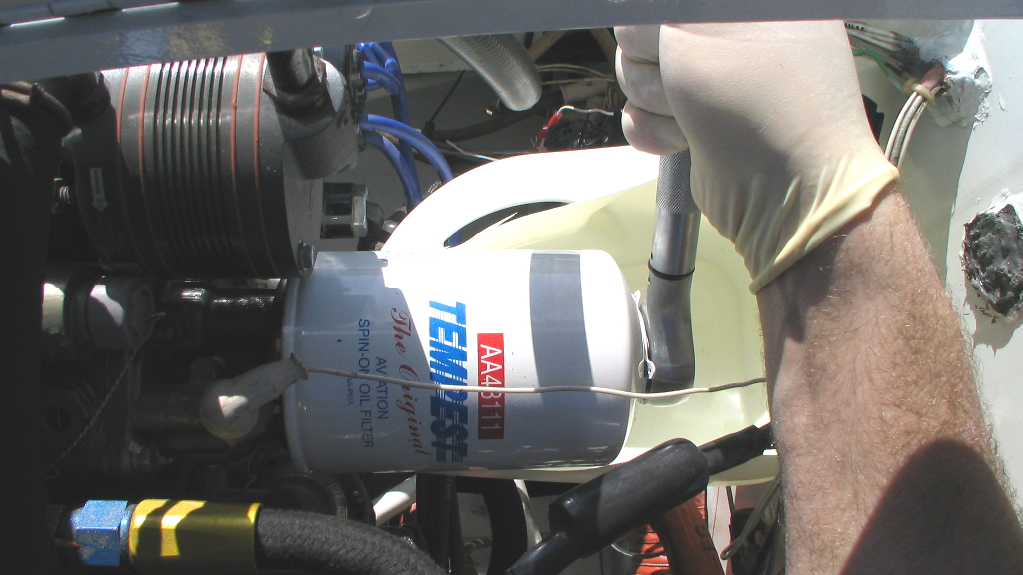 Aircraft Maintenance: Inspecting your oil filter and screen - AOPA