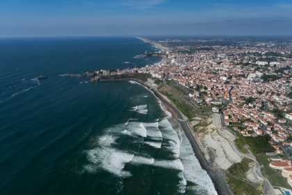 Right-hand base to final at Biarritz, France. Photo by Garrett Fisher.
