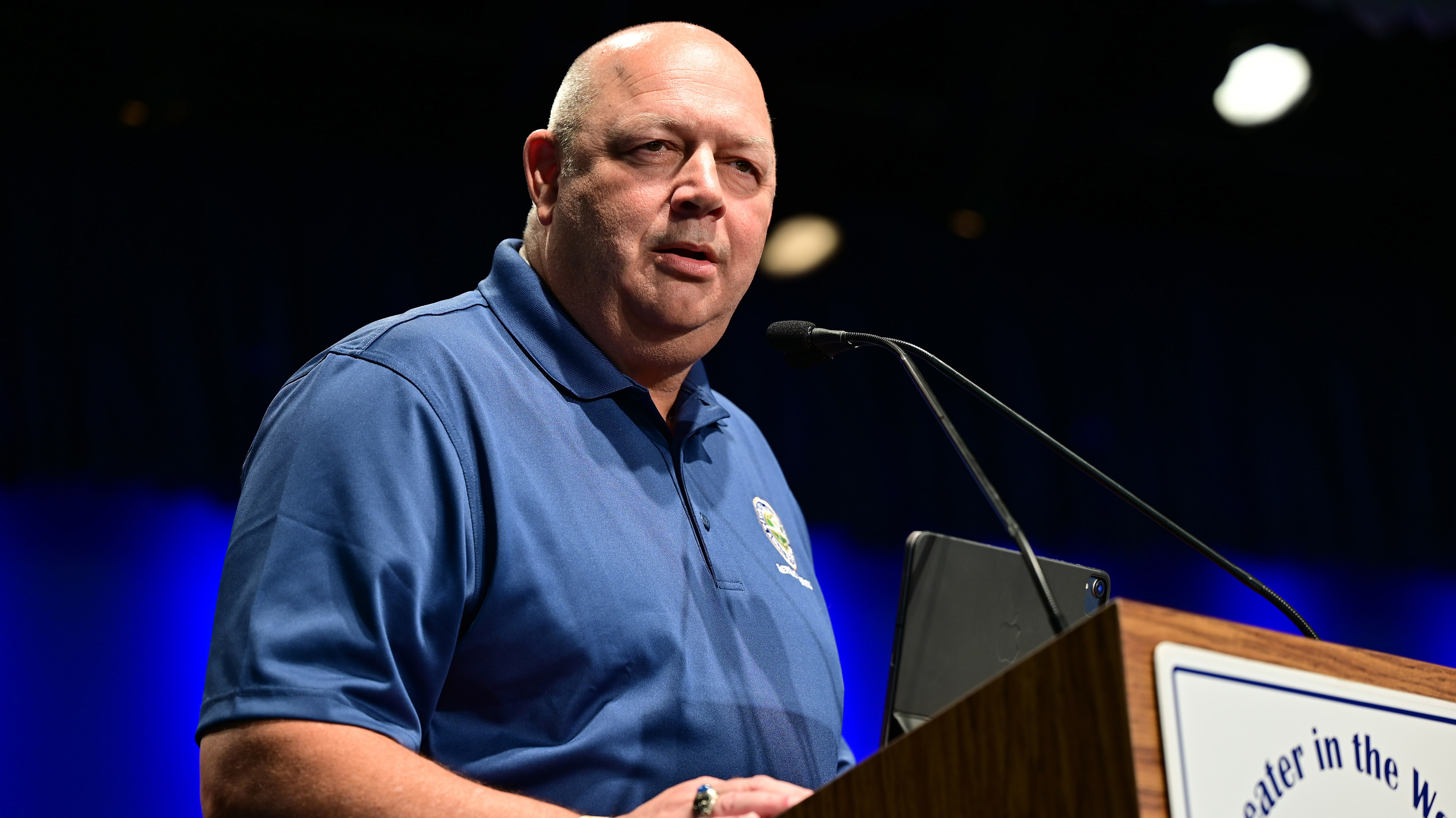 FAA Administrator Steve Dickson addressed pilots at EAA AirVenture in Oshkosh, Wisconsin, in July, pledging to prioritize resolving an issue that had complicated flight training for many of them. Dickson announced February 16 that he will depart the agency March 31. Photo by David Tulis.
