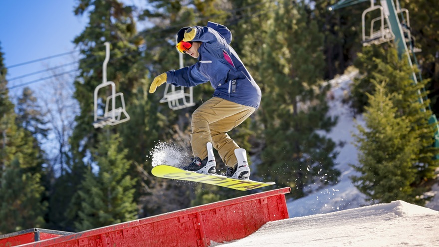 CFI Mark Cole showing us his other flying skills at Big Bear Mountain Resort. Photo by Chris Rose.