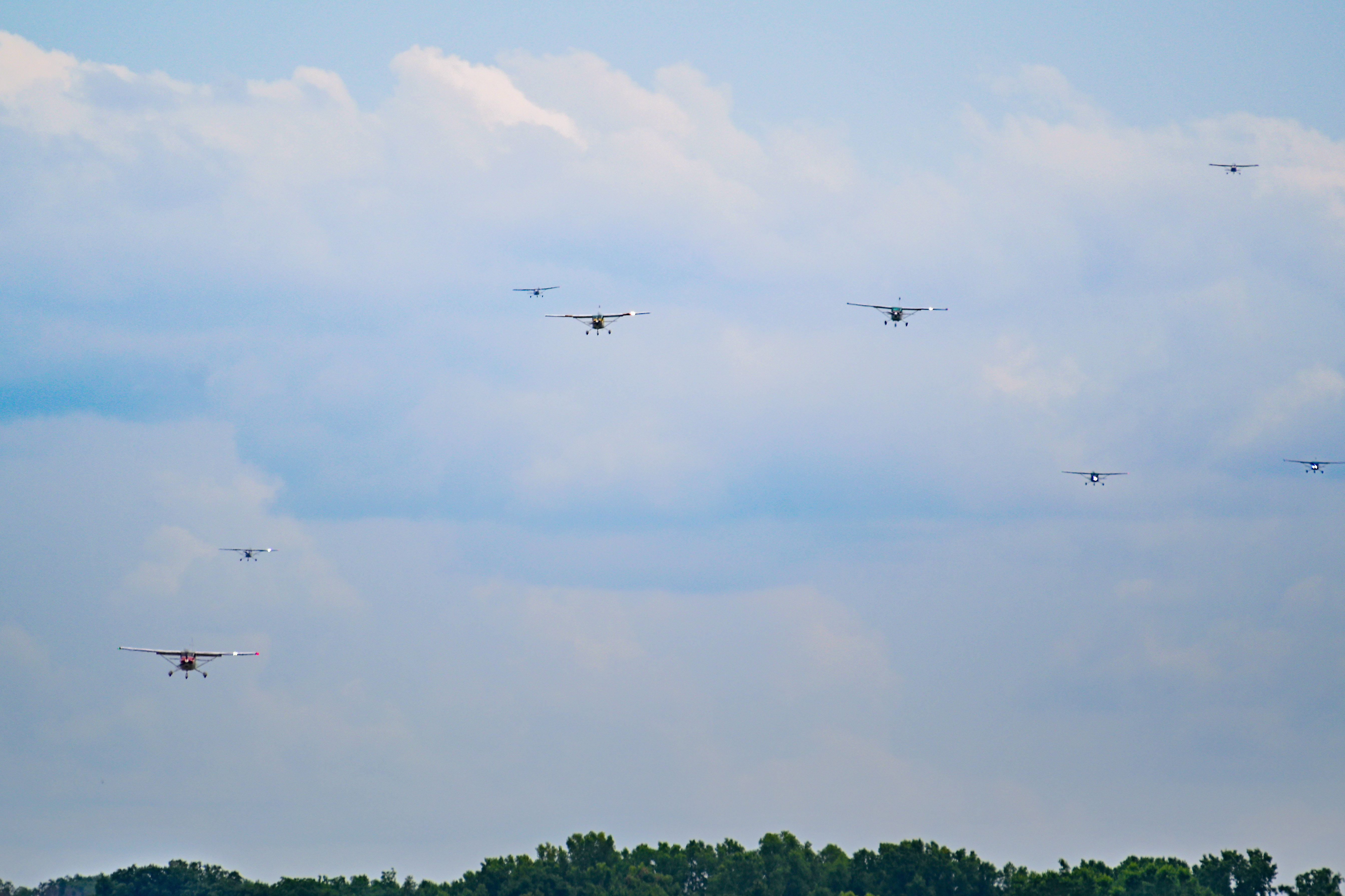 Cessnas 2 Oshkosh pilots stack up on short final for the parallel Runways 36L/R during a planned mass arrival  at Wittman Regional Airport during EAA AirVenture July 23, 2022. Photo by David Tulis.