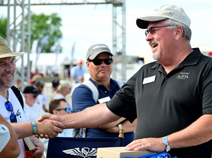 AOPA Vice President of Airports and State Advocacy Mike Ginter recognized Airport Support Network volunteers for 25 years of service during EAA AirVenture Oshkosh July 28. Photo by David Tulis.