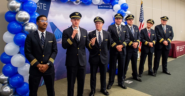 United Airlines pilots, who are also Southern Illinois University School of Aviation alumni, talk to students about their careers. Photo by Russell Bailey, courtesy of SIU Carbondale. 