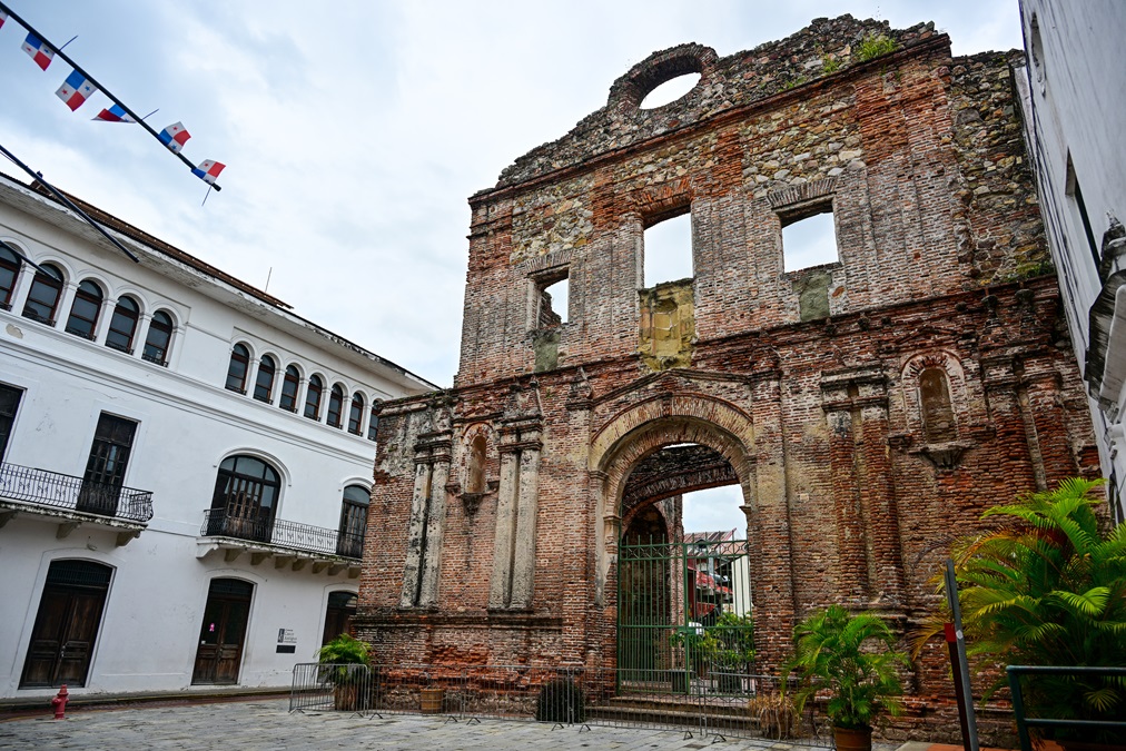 Panama City has preserved much of its historic arcitecture. Photo by David Tulis.