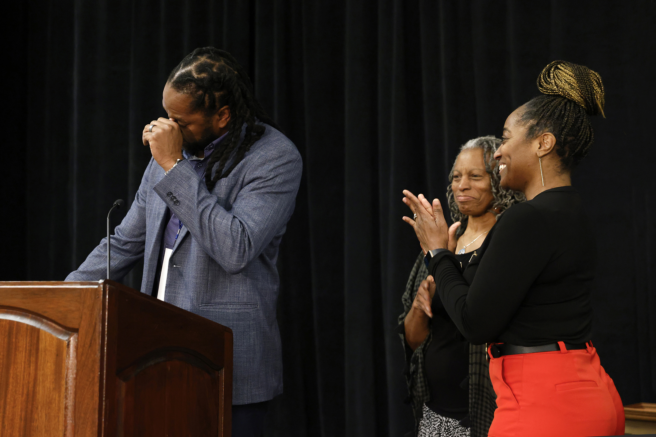 Steward Bailey’s family looked on as he accepted the Texas Aviation Educator of the Year award. Photo by John Clark, courtesy of the Texas Department of Transportation.