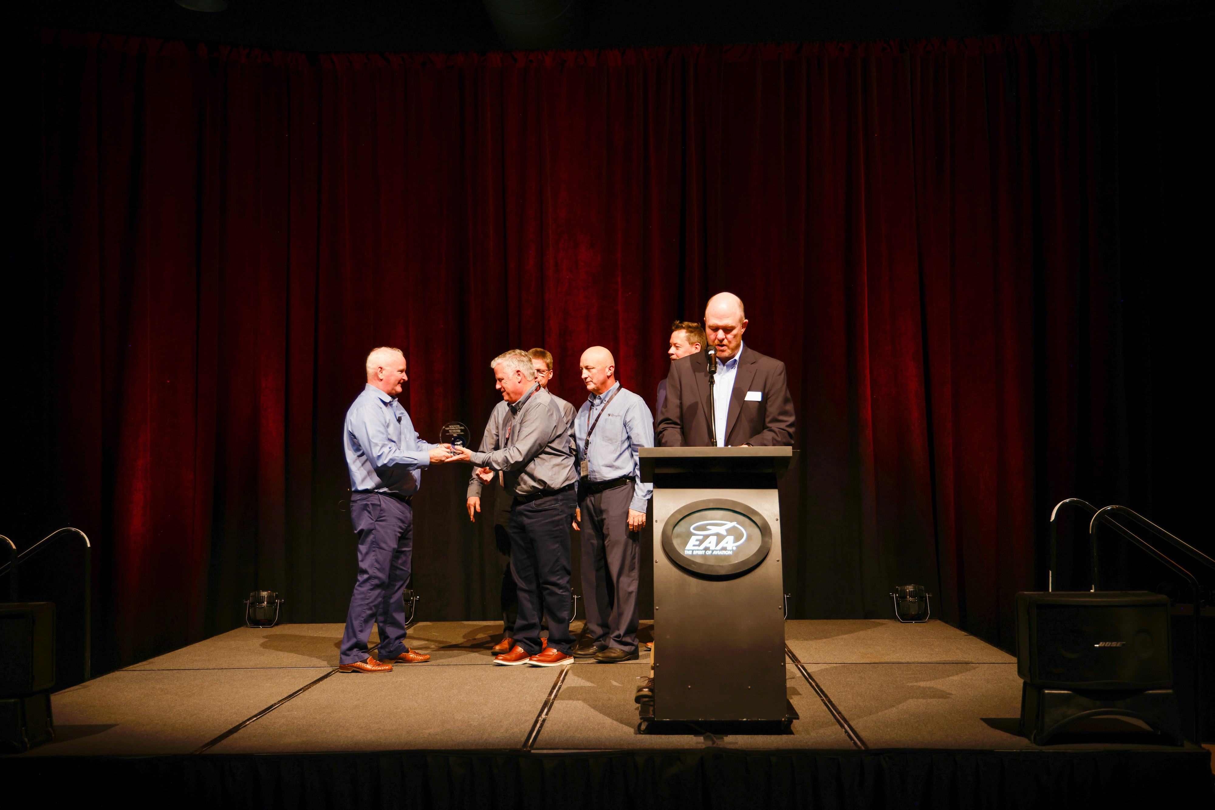 AOPA President Mark Baker presents the award for national best flight school to In the Pattern, a Texas flight school with locations in Denton and Granbury. Photo by Chris Rose.