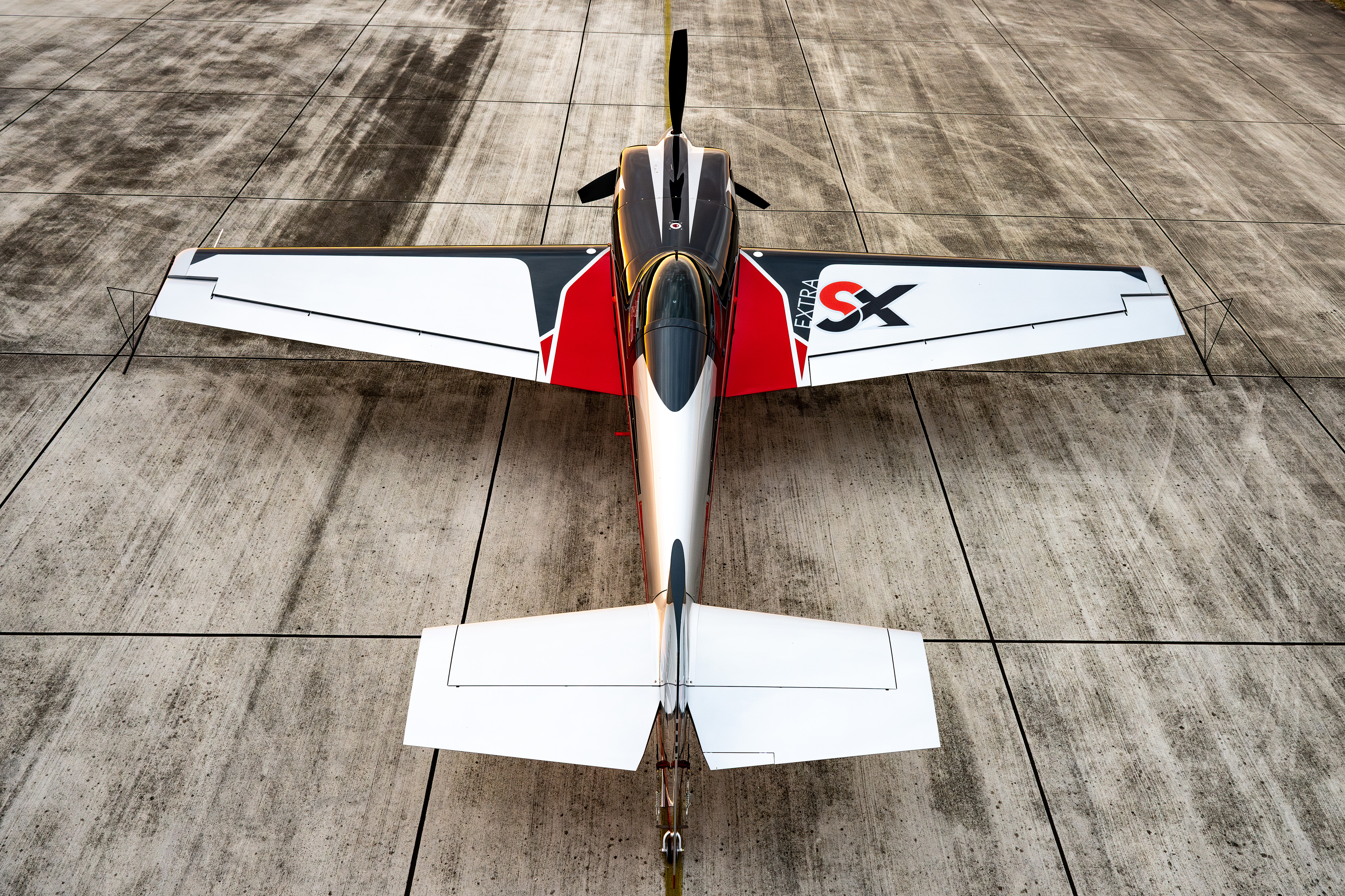 Photo courtesy of Extra Aircraft.