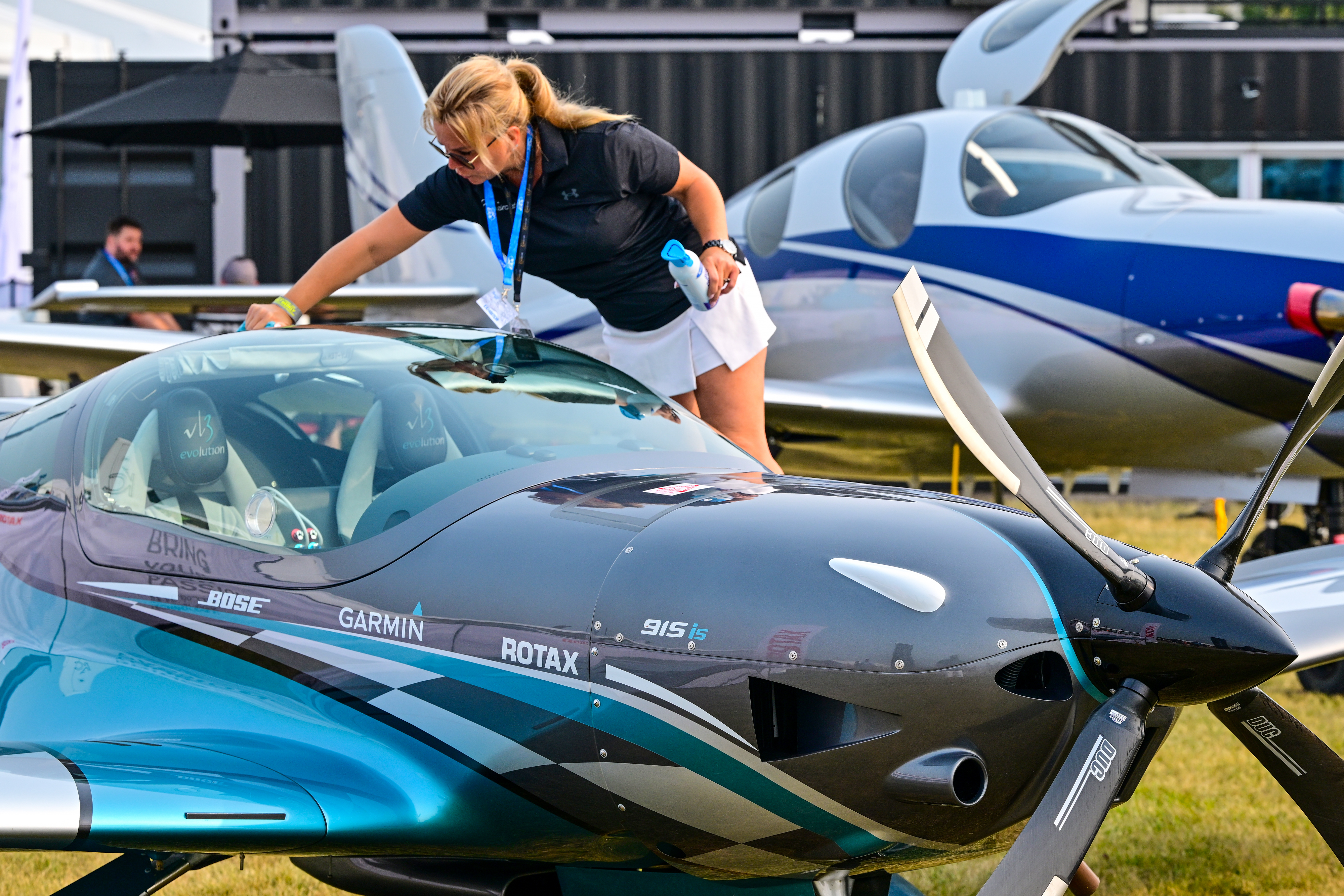 Scenes from EAA AirVenture Oshkosh opening day AOPA