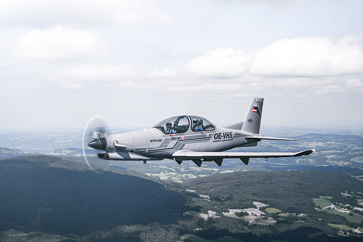 Diamond turboprop takes first flight