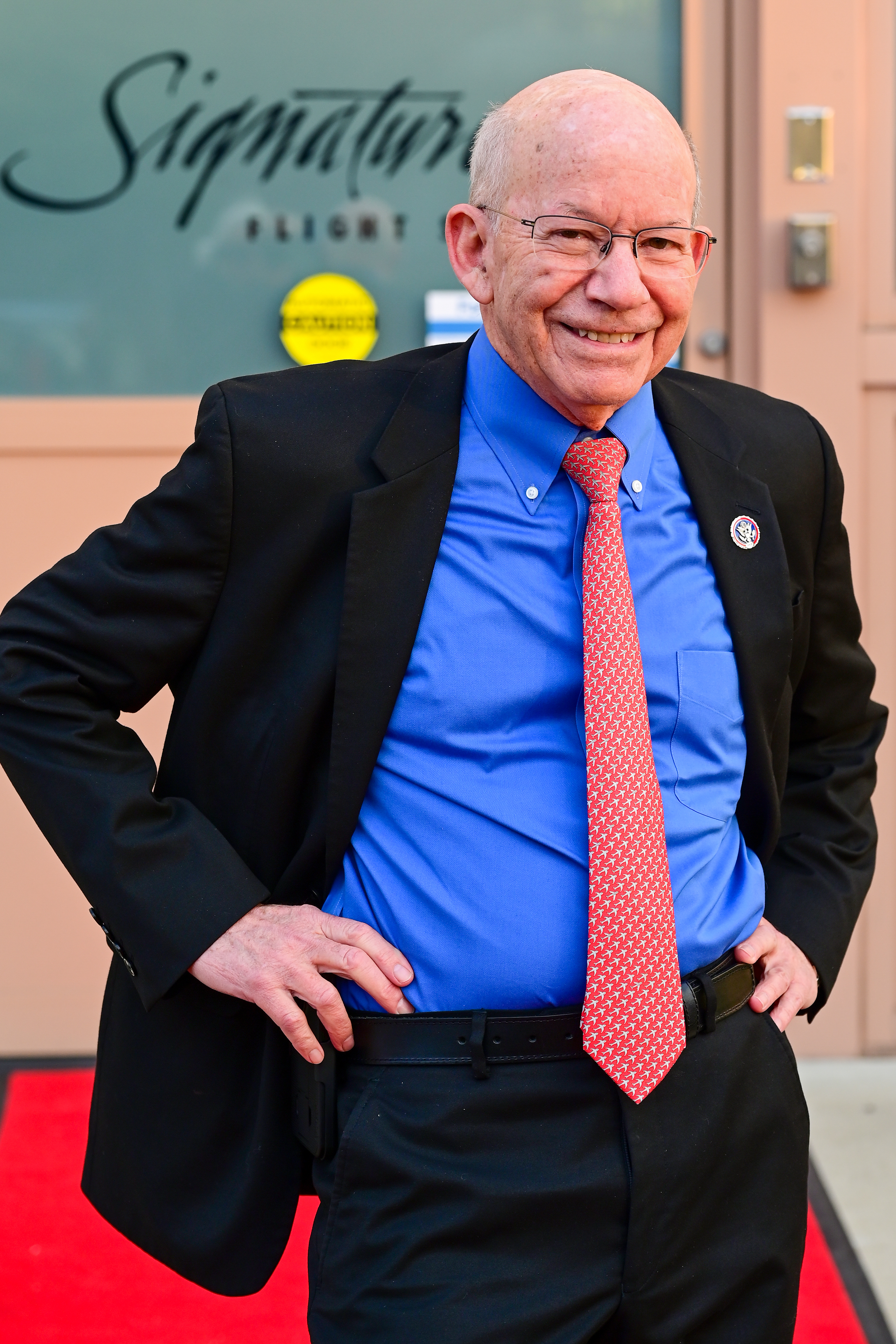 Hartranft Award winner Peter DeFazio arrives on the red carpet. Photo by David Tulis.