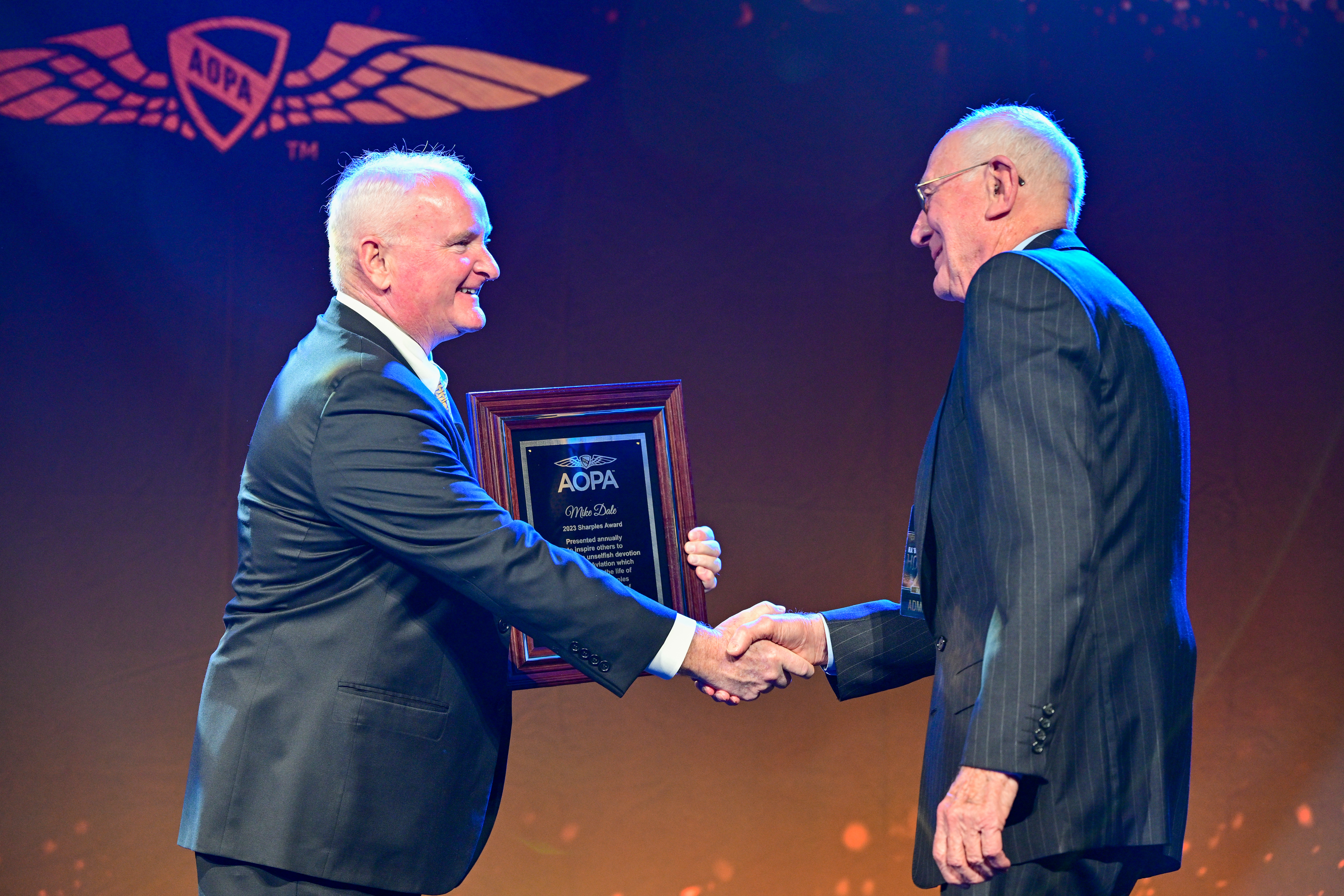 Mike Dale of Culpeper Regional Airport in Virginia accepts the Sharples Award from AOPA President Mark Baker. Photo by David Tulis.