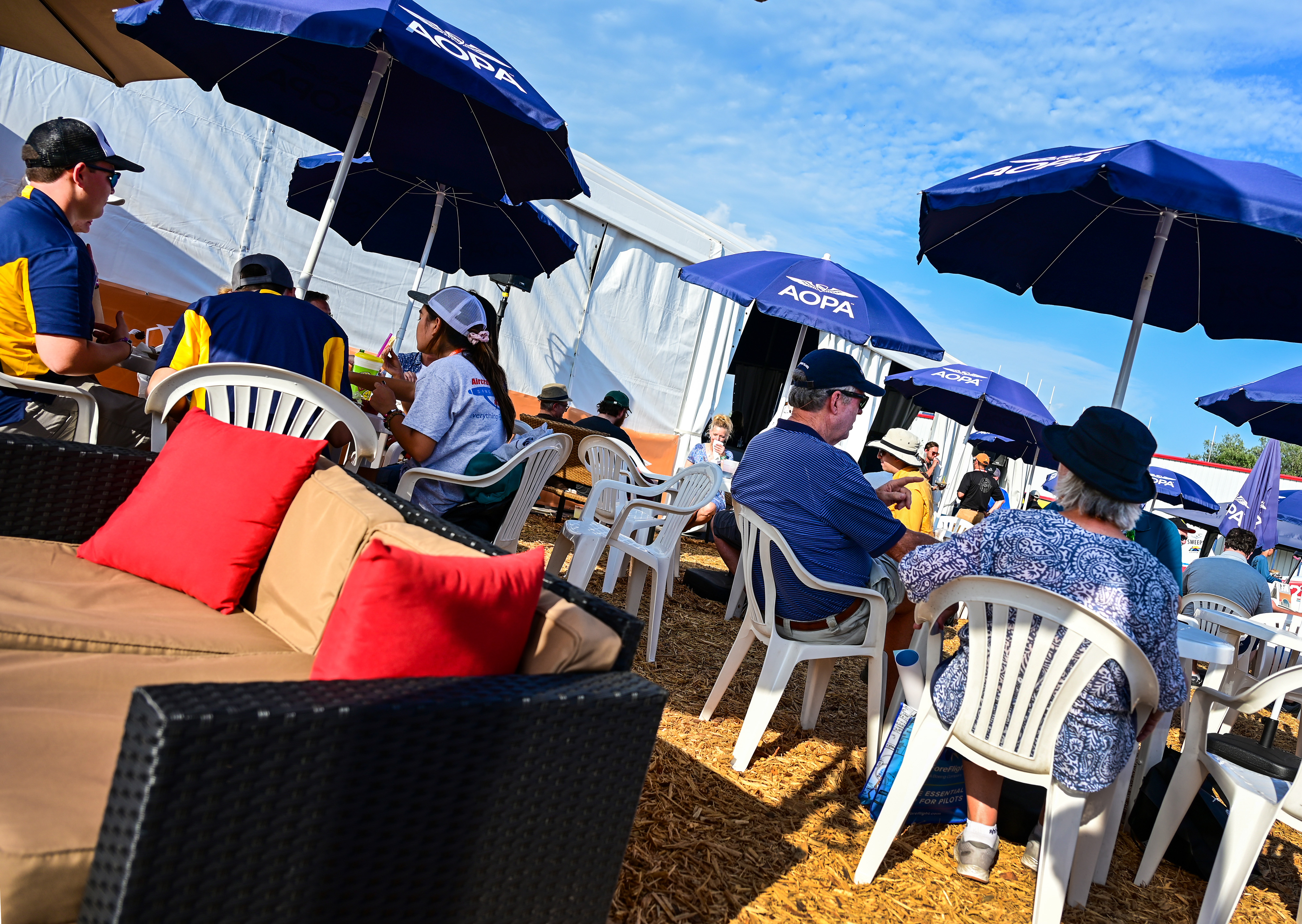 Attendees gather at the AOPA 39 Lounge during the Sun 'n Fun Aerospace Expo. Photo by David Tulis.