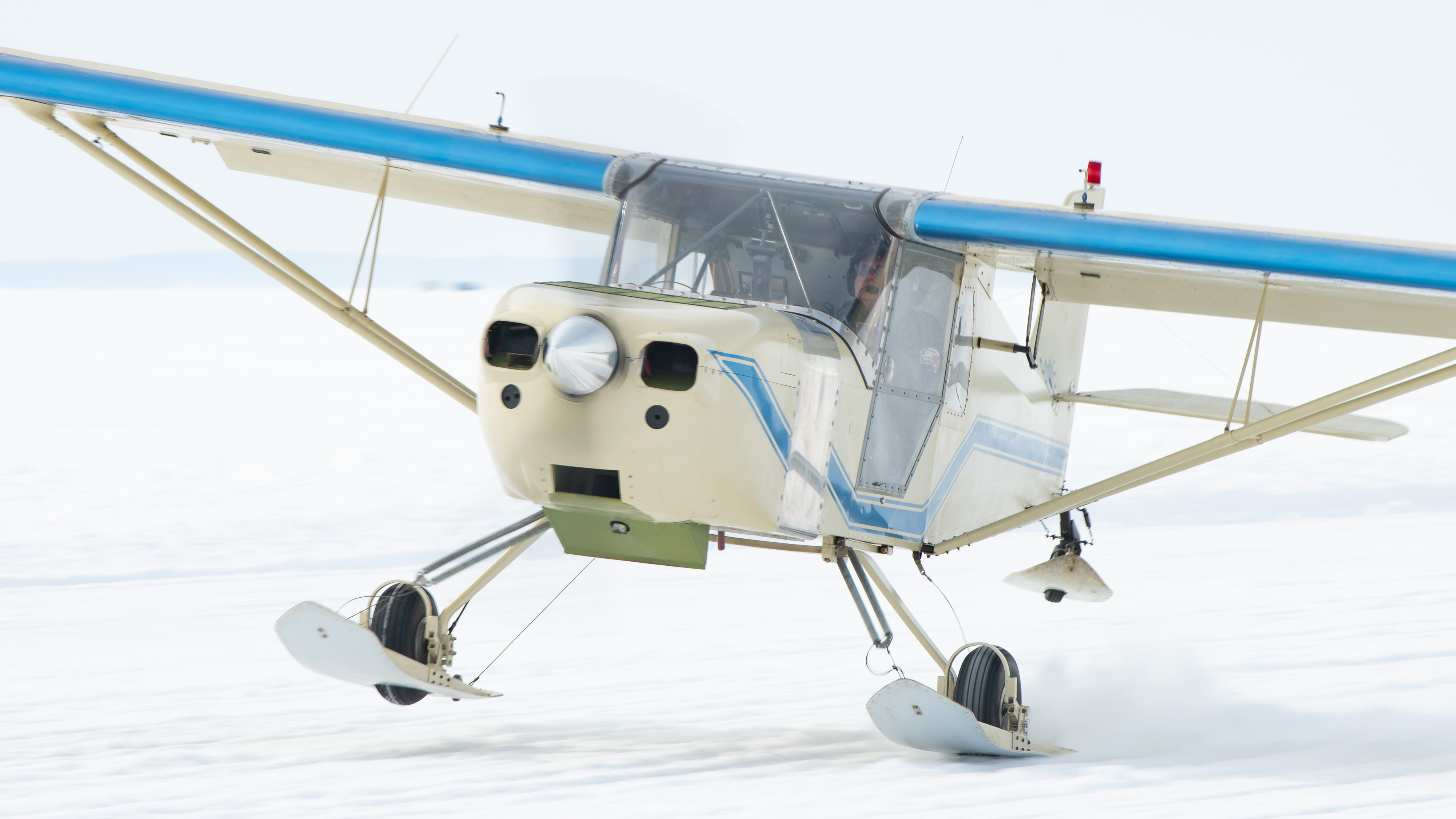 Pilots landed on Mille Lacs Lake in Minnesota on March 4 with skis or wheels, having about a mile of plowed ice to work with. Photo by Leonardo Correa Luna.