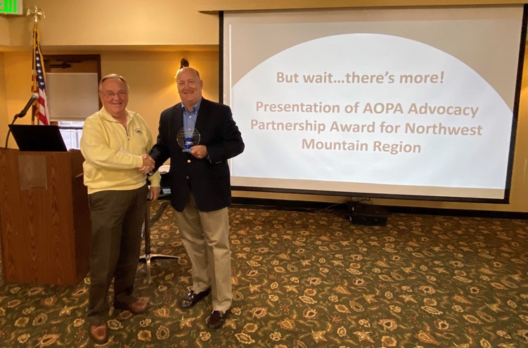 President of the Washington State Aviation Alliance John Dobson (left) receives the AOPA Advocacy Partnership Award for the Northwest Mountain Region from Brad Schuster, AOPA Northwest Mountain regional manager. Photo courtesy of Corley McFarland.