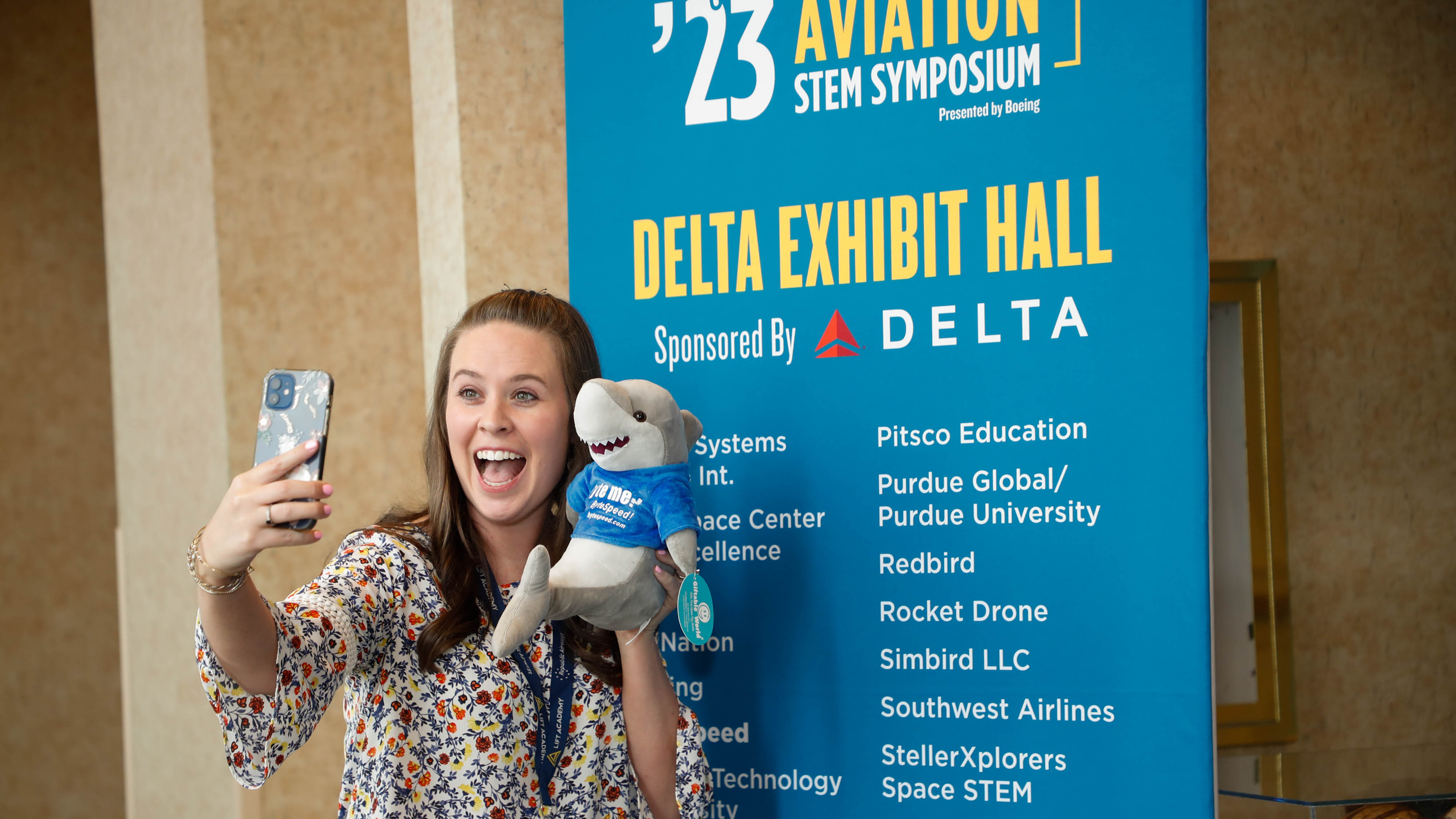 Hannah Young from Wyandotte High School in Wyandotte, Oklahoma, takes a selfie with her new friend from the exhibit hall. Photo by Rebecca Boone.