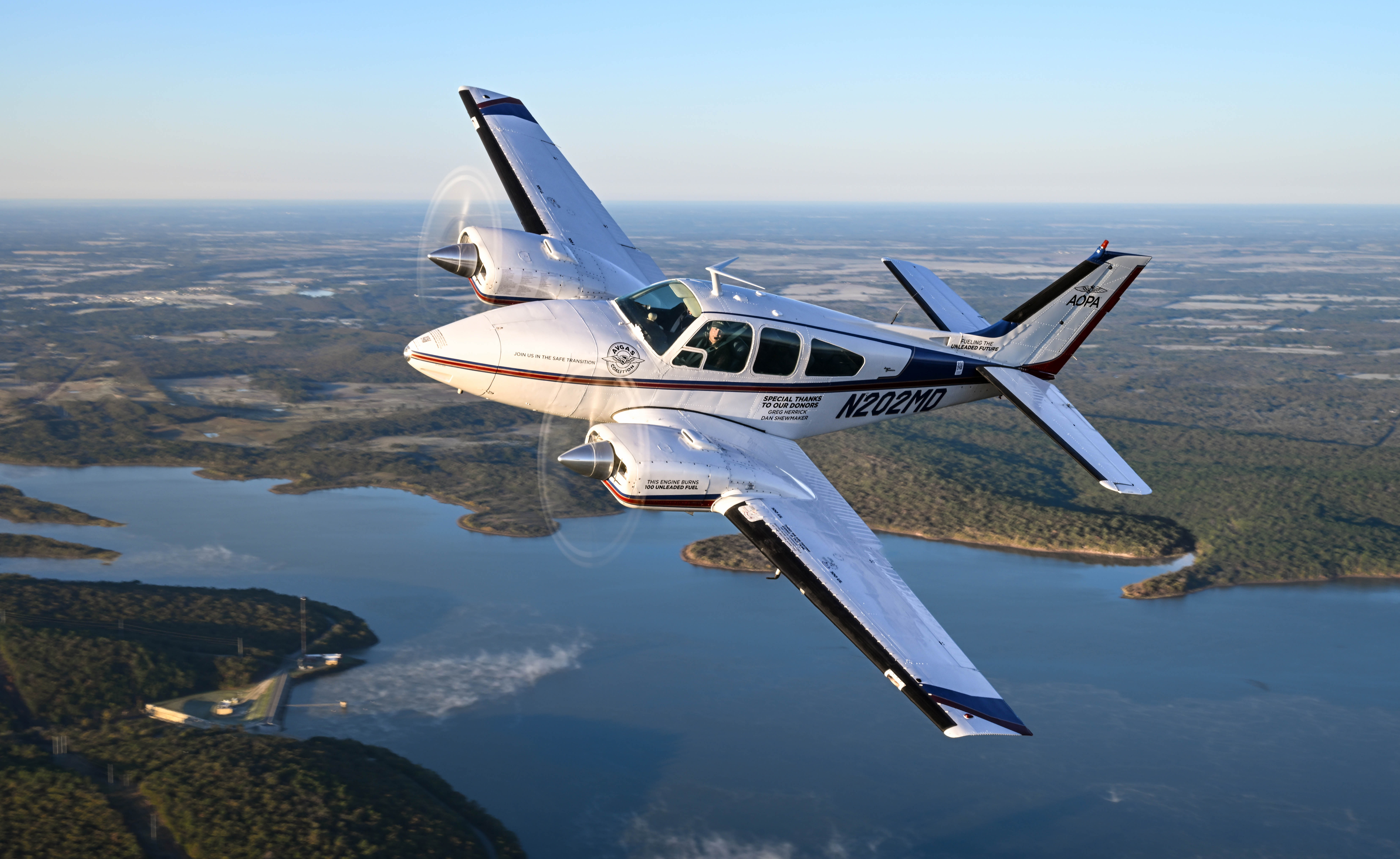 A Beechcraft Baron flew October 31 with GAMI G100UL in the left tank. Photo by David Tulis.